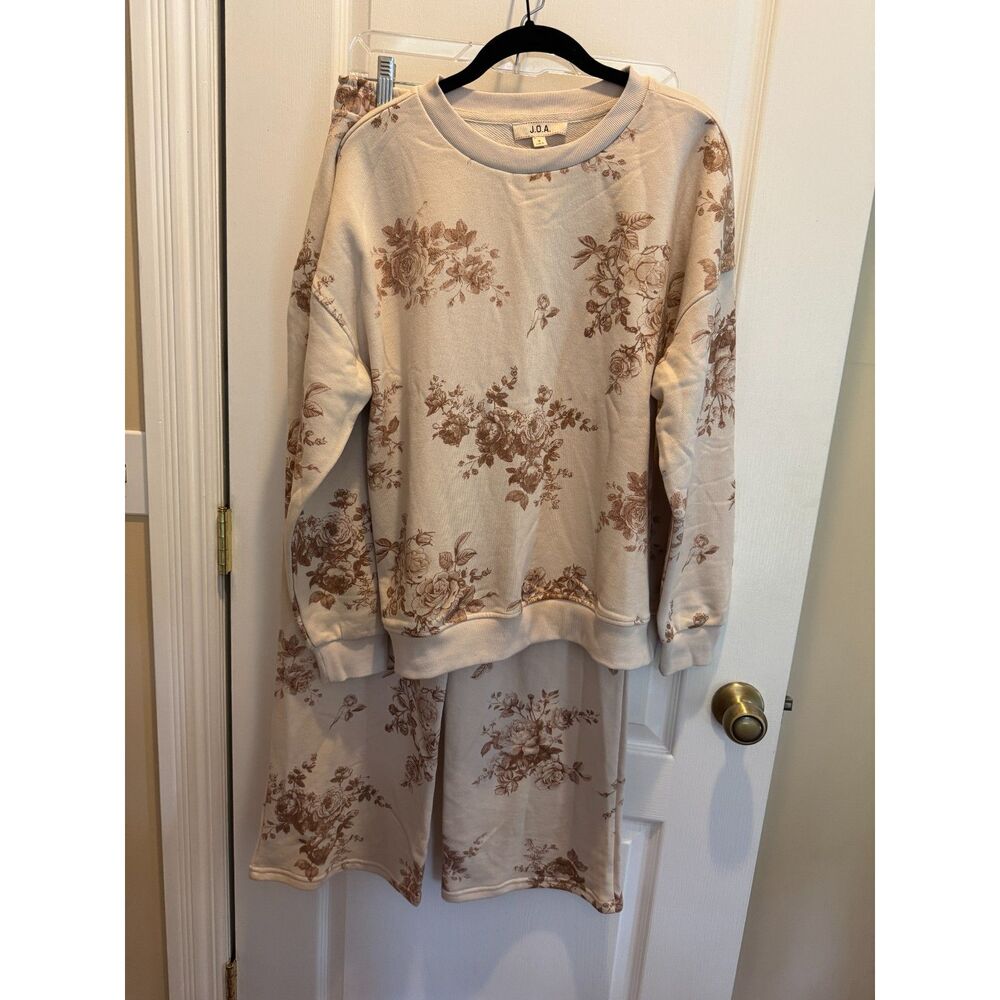 J.O.A. Vintage Bloom Floral Lounge Set - Crewneck Sweatshirt & Wide Leg Pants